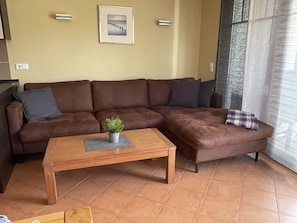 Televisor, llibres i estèreo