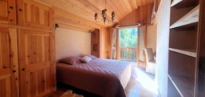 4 soverom, strykejern/-brett, reiseseng for barn og wi-fi