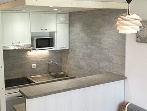 Fridge, microwave, oven, dishwasher - 2 ROOM APARTMENT CLOSE TO THE AMENITIES IN LAVACHET SOUTH FACING - HOME CLUB 174 (TIGNES)