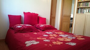 5 bedrooms, iron/ironing board, free WiFi - Very pleasant, quiet villa with private, secure swimming pool (Candillargues)