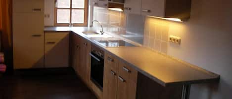 Fridge, stovetop, dishwasher, coffee/tea maker