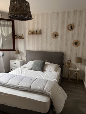 3 bedrooms, iron/ironing board, travel cot, WiFi