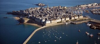 RARE Grand Standing Apt d'ARCHI 4*, Beach & Quiet, IntraMuros Heart GARAGE WiFi