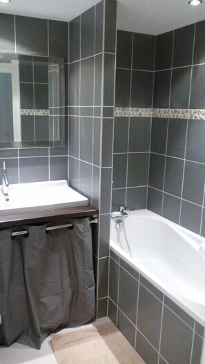 Combined shower/bathtub, hair dryer