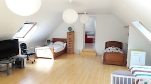 5 slaapkamers, een strijkplank/strijkijzer, wifi, beddengoed