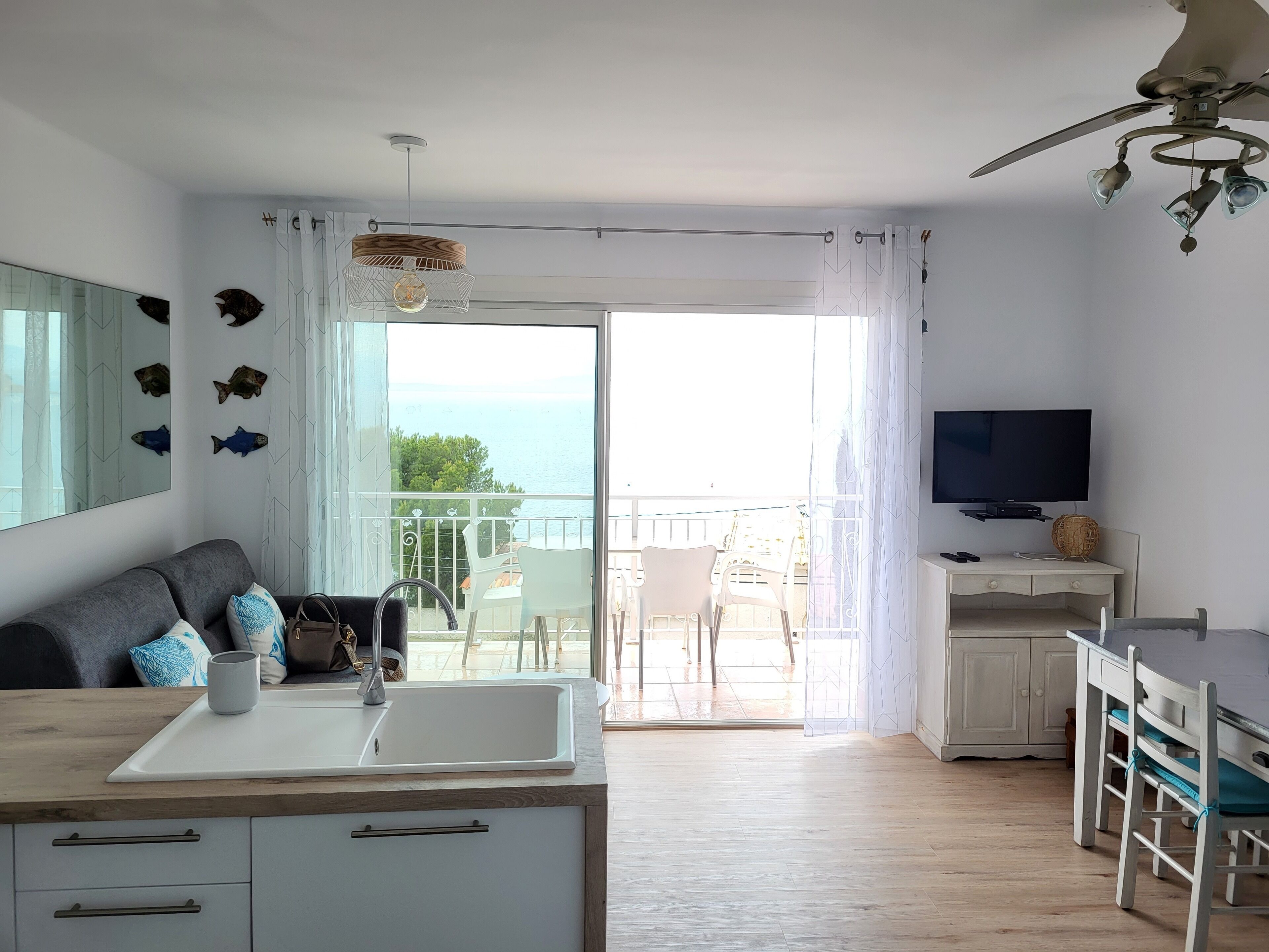 Completely redone apartment with breathtaking views of the Canyelles cove