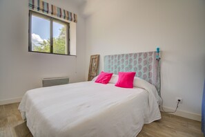 7 Schlafzimmer, Bügeleisen/Bügelbrett, Reisekinderbett, WLAN