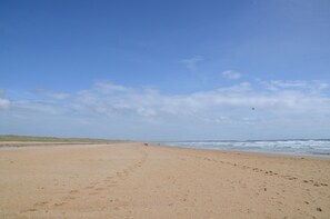 Beach nearby, sun loungers - Large house with exceptional sea views in a protected environment (Plouharnel)