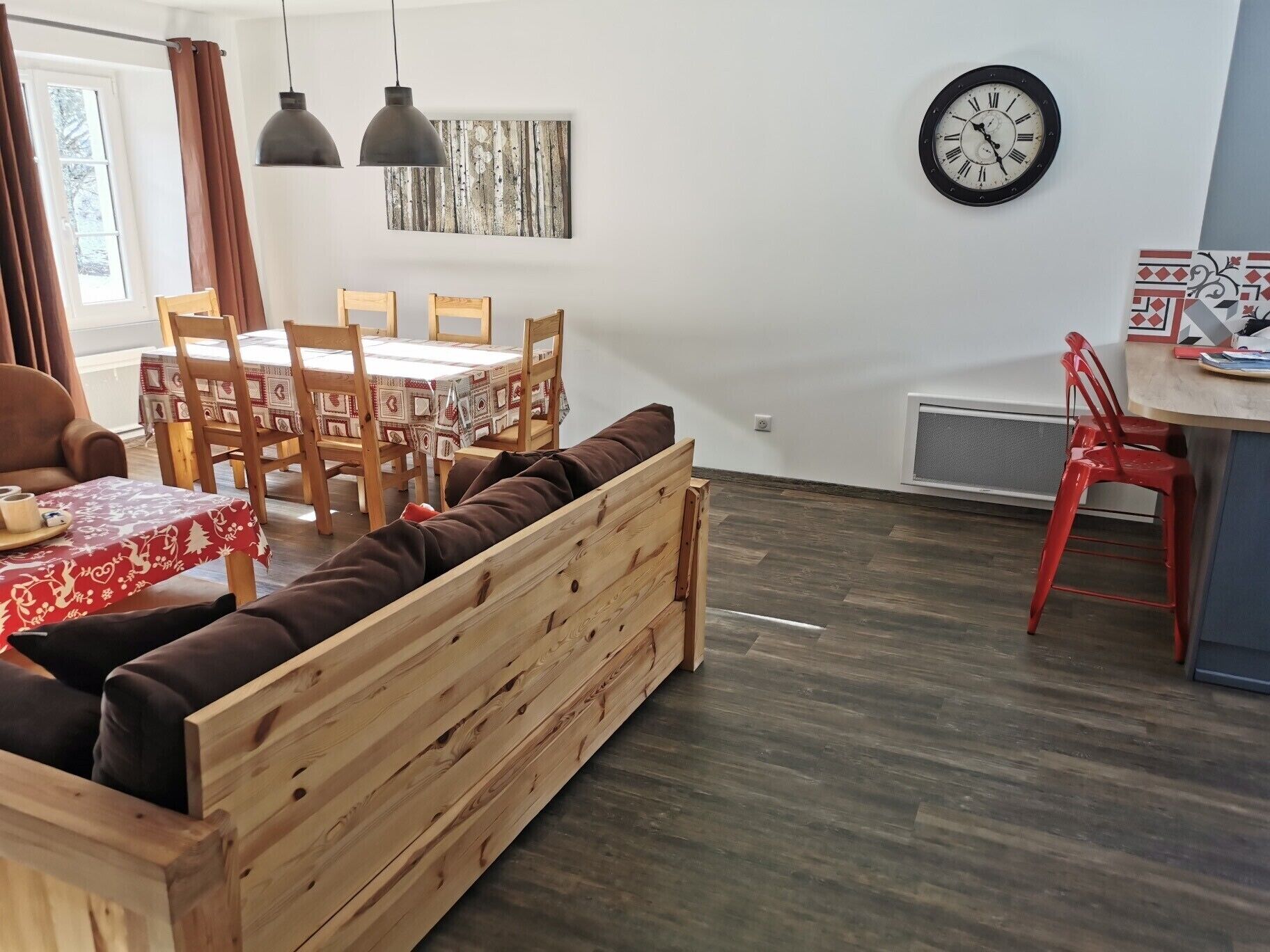 Gite familial à la montagne (75m2-2 ch) au pied des pistes Jura-40kms de Genève