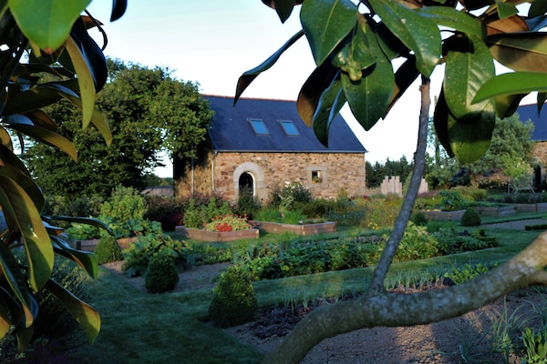 Le gîte vu du potager