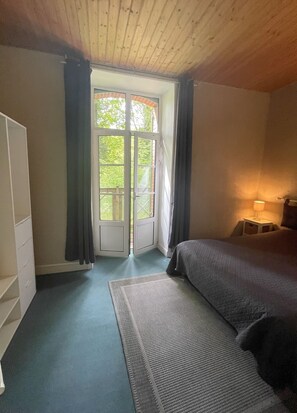 3 chambres, fer et planche à repasser, lit parapluie, Wi-Fi gratuit