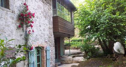 L'Oublière gite on the banks of the Sèvre, a stone's throw from the tourist town of Clisson.