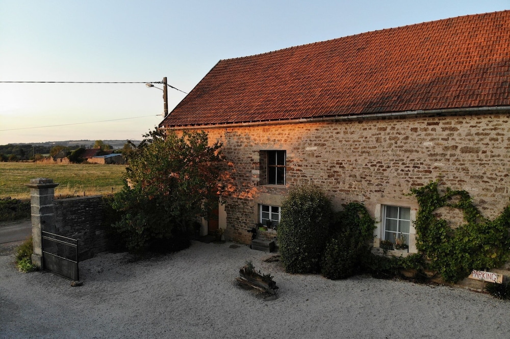 The Village cottage with outdoor pool