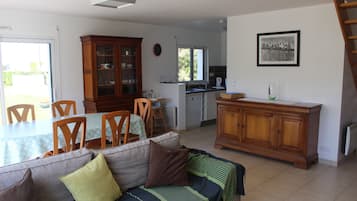 Télévision, lecteur de DVD, livres, vidéothÚque