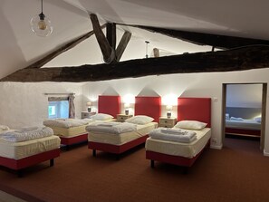 6 chambres, fer et planche à repasser, Wi-Fi, draps fournis
