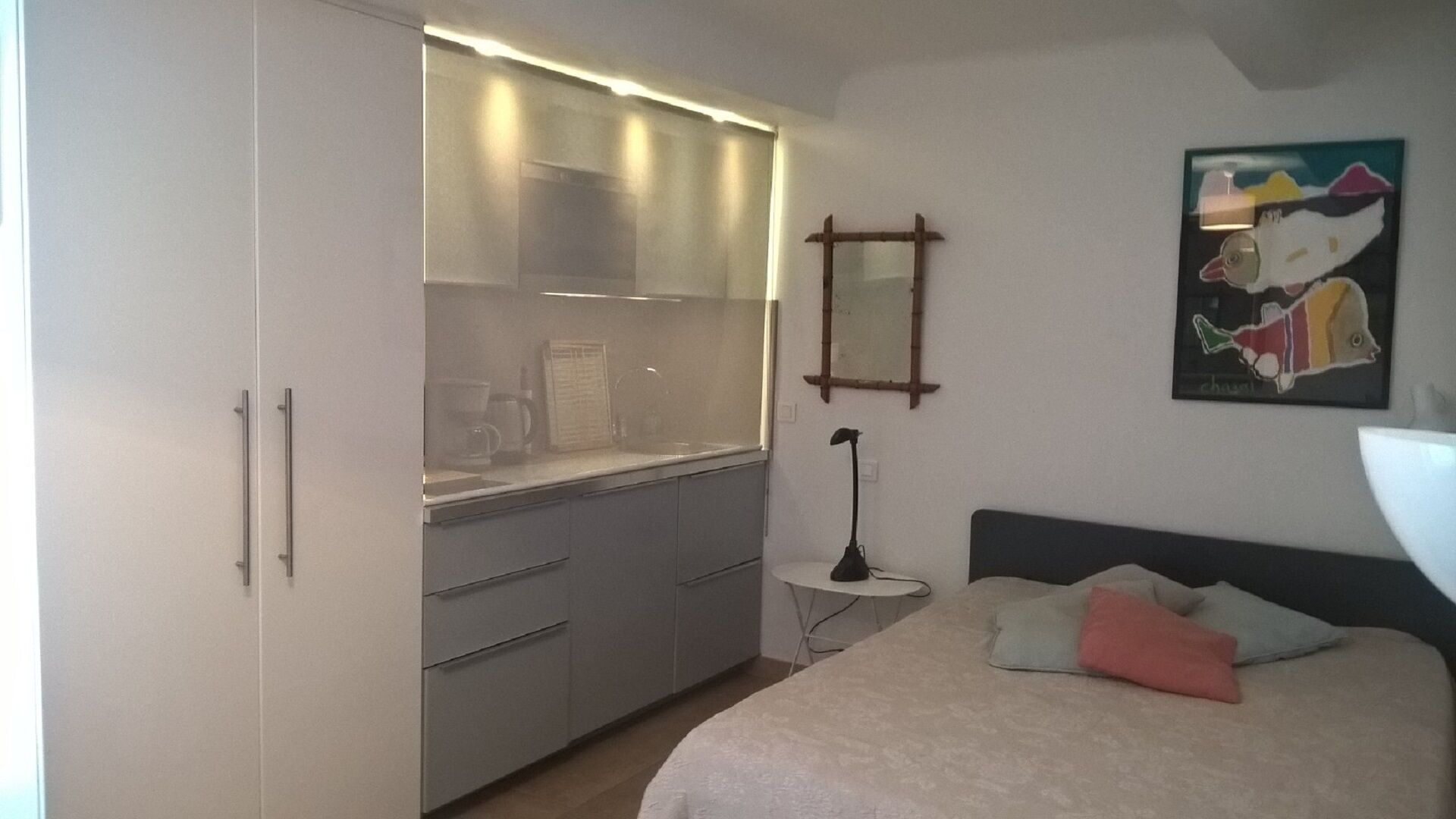 At the top of the village square, standing studio, flowered terrace, air conditioning