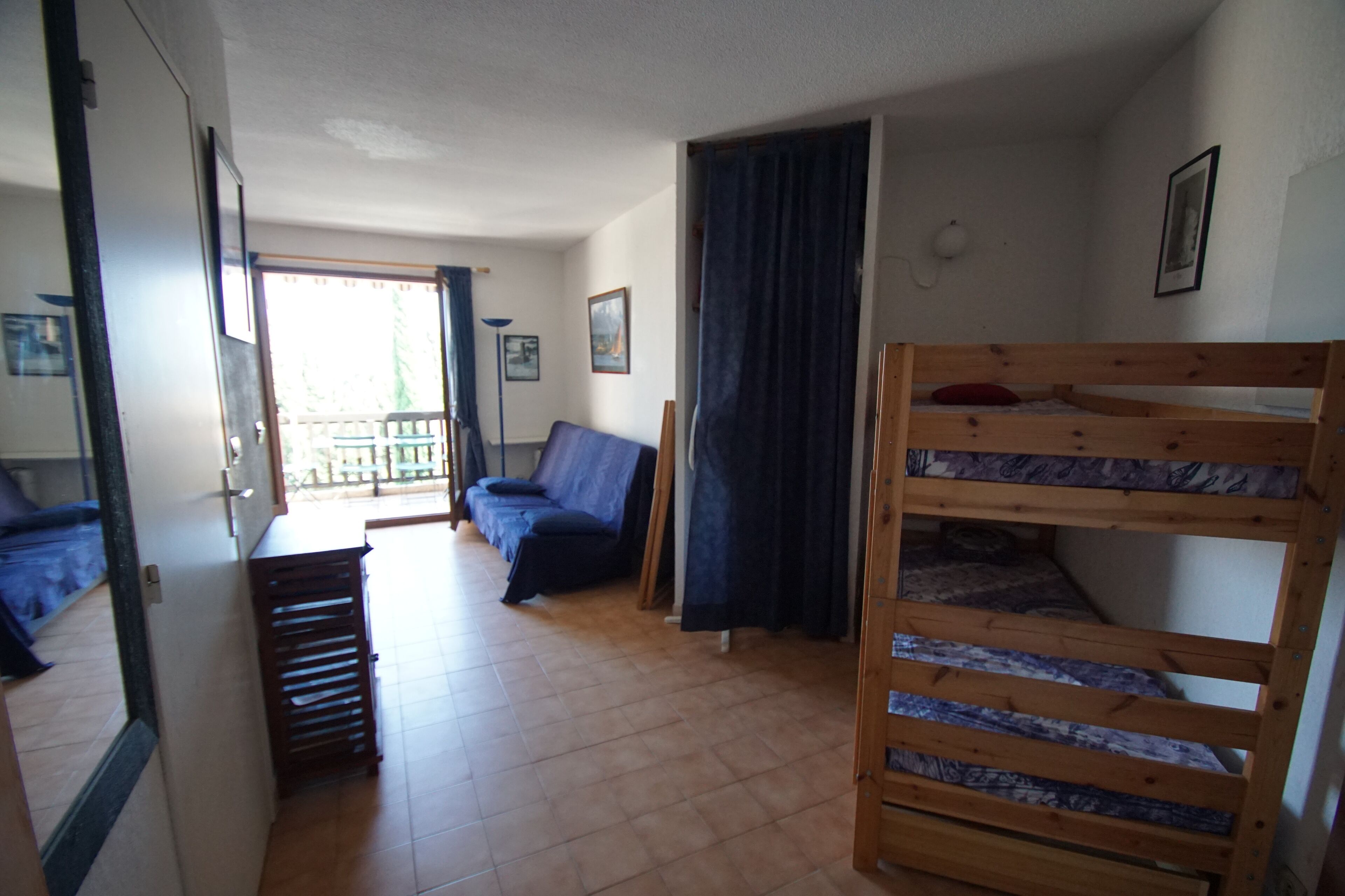 Pleasant two-room apartment by the sea, bright, small sea view