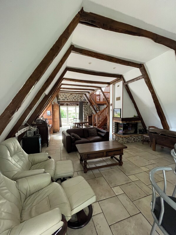 TV, fireplace, DVD player, stereo