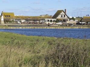 Exterior - BEAUTIFUL WATERFRONT APARTMENT - BREATHTAKING MARINA AND SEA VIEWS! (Courseulles-Sur-Mer)