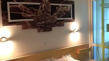 1 chambre, fer et planche Ă repasser, Wi-Fi gratuit, draps fournis