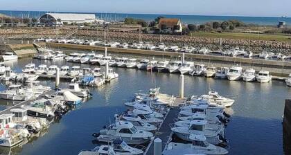 SPLENDID APARTMENT WITH MARINA AND SEA VIEW *** FREE WIFI *** SHEETS PROVIDED