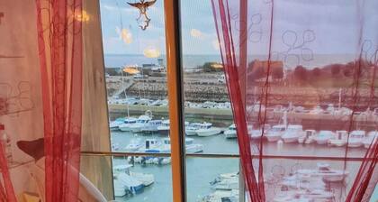 BEAUTIFUL WATERFRONT APARTMENT - BREATHTAKING MARINA AND SEA VIEWS!