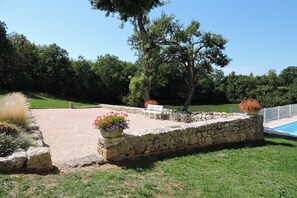 المنطقة المحيطة بالمنشأة