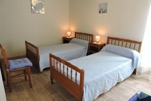 4 chambres, fer et planche à repasser, Wi-Fi