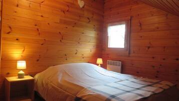 3 Schlafzimmer, Schreibtisch, Bügeleisen/Bügelbrett, Reisekinderbett