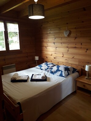 3 bedrooms, desk, iron/ironing board, travel cot - Coteau des Xettes - Pretty south-facing chalet (Gerardmer)