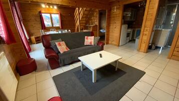 Fernseher, DVD-Player, Bücher