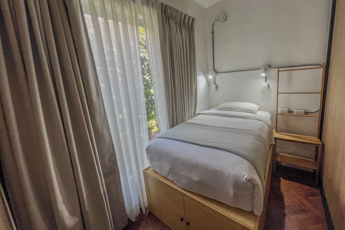 1 bilik tidur, kalis bunyi, Wi-fi percuma, cadar katil