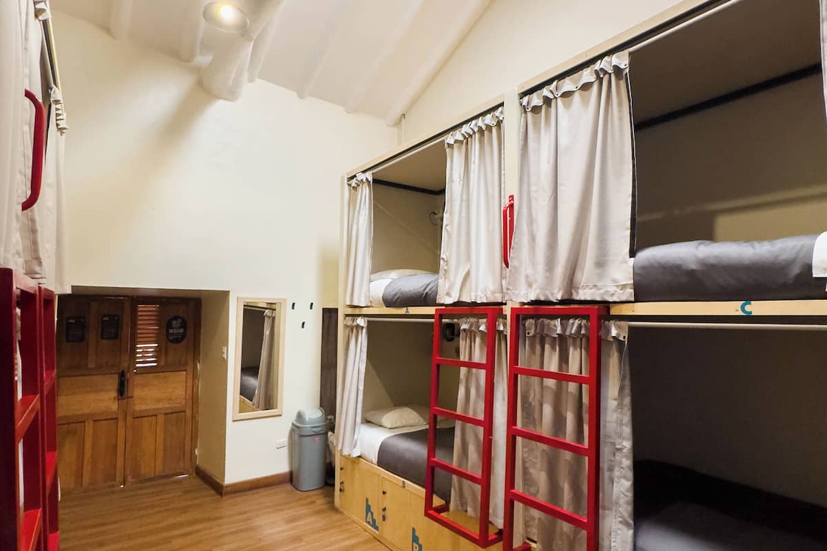共同ドミトリー 共用バスルーム (8-bed “Pods”) | 防音設備、WiFi (無料)、ベッドシーツ