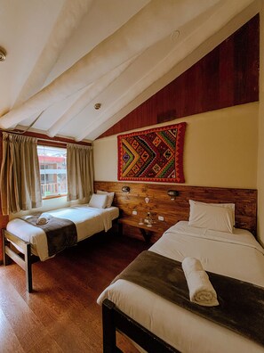 Habitación con 2 camas individuales, baño en la habitación (Private) | Insonorización, wifi gratis y ropa de cama 