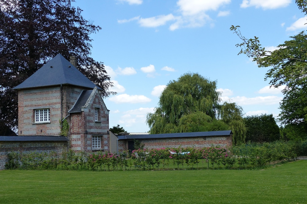 Dependence Castle Grosmesnil