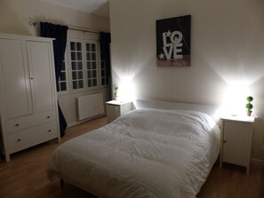 1 chambre, fer et planche à repasser, lit de bébé, Wi-Fi