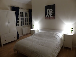 1 chambre, fer et planche à repasser, lit parapluie, Wi-Fi gratuit
