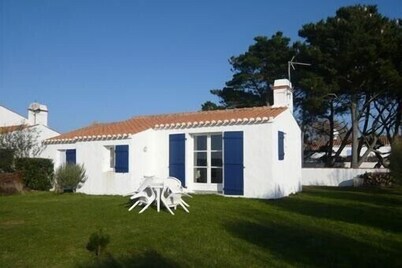 Recent vendeenne house with fully enclosed garden