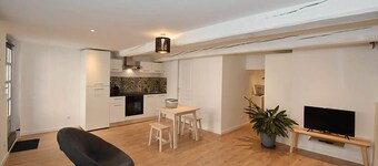 Viihtyisä parvi on kunnostettu PYSÄKÖINTI PARKAMALLA ja WIFI-yhteydellä