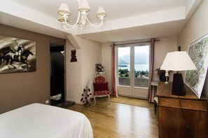 7 bedrooms, iron/ironing board, travel crib, free WiFi