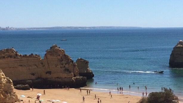 A coastal beach with rocky formations and clear blue water. - beautiful villa with private pool, bbq, wifi, 10 mins from the sea and  golf  (alcantarilha)