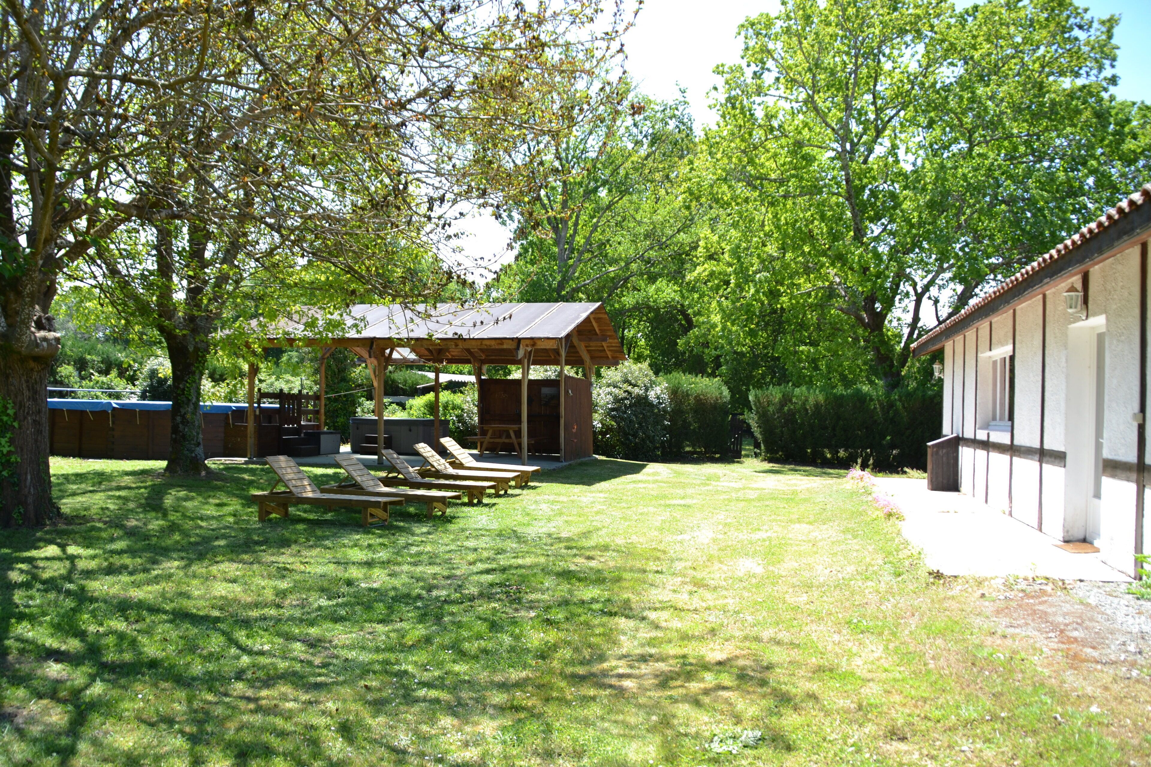 LANDAISE HOUSE IN RANCH OF 8 HECTARES
