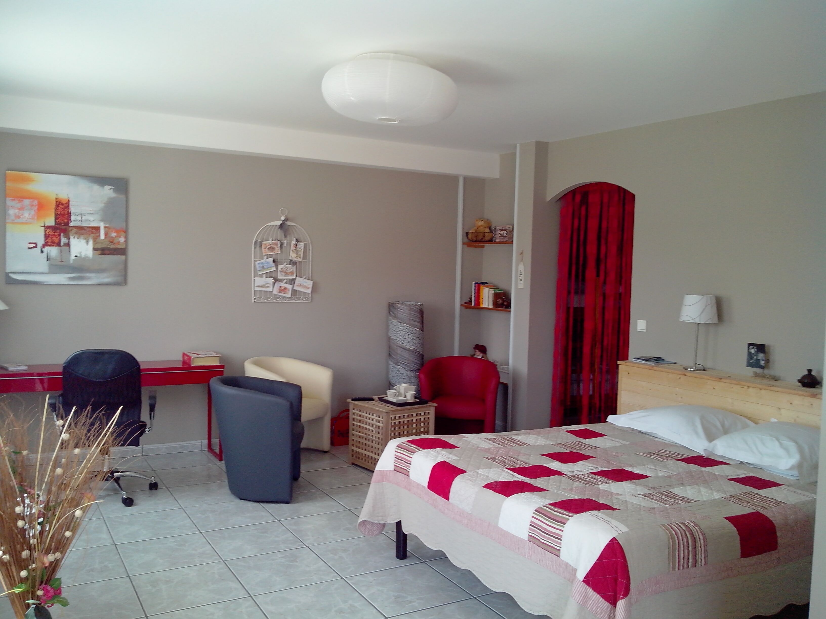 GITE 6-8 PERS. PRIVATE POOL, 3 BEDROOMS, 3 BDR, KITCHEN, ALLIER VALLEY