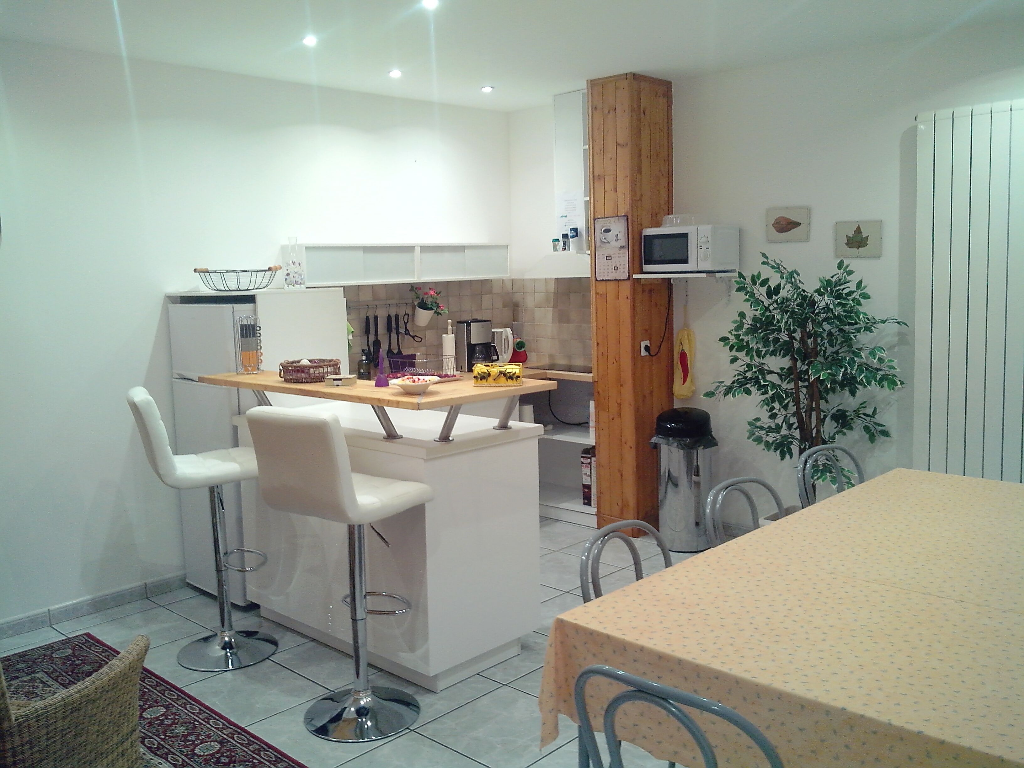 GITE 6-8 PERS. PRIVATE POOL, 3 BEDROOMS, 3 BDR, KITCHEN, ALLIER VALLEY