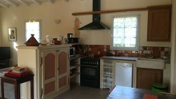 Køleskab, mikrobølgeovn, ovn, kogeplade