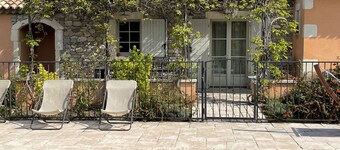 Country cottage with swimming pool, for 8 people, fully equipped