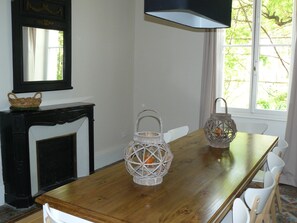 Dining - Nice old house with garden in the center of Nyons (Nyons)