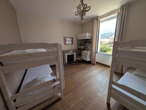 4 bedrooms, iron/ironing board, free WiFi, bed sheets - Nice old house with garden in the center of Nyons (Nyons)