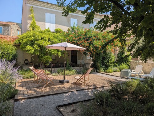 Nice old house with garden in the center of Nyons