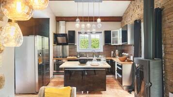 冰箱、微波炉、烤箱、炉灶